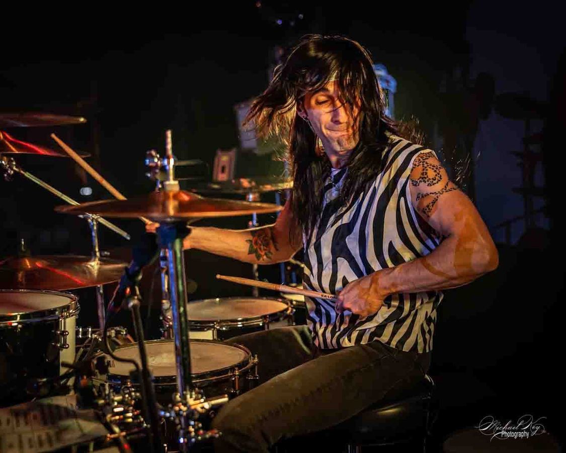 Ronnie behind the kit, hair flying.