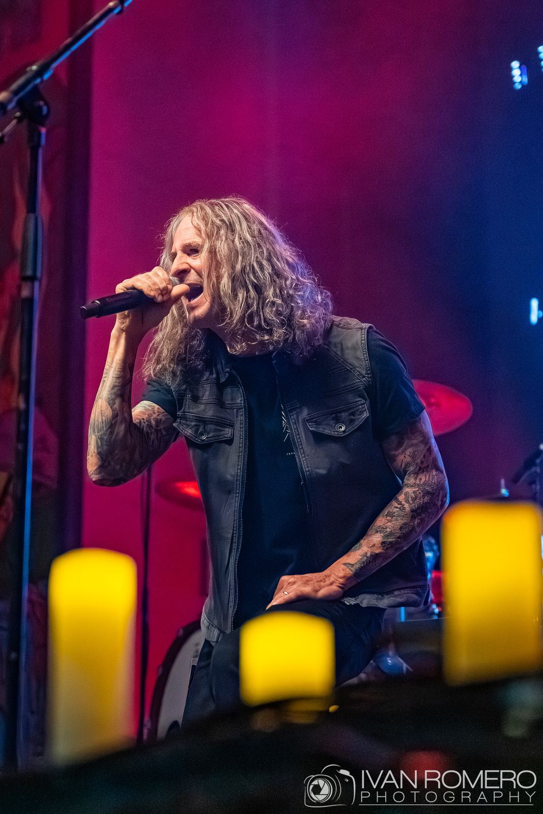 A singer over the candles