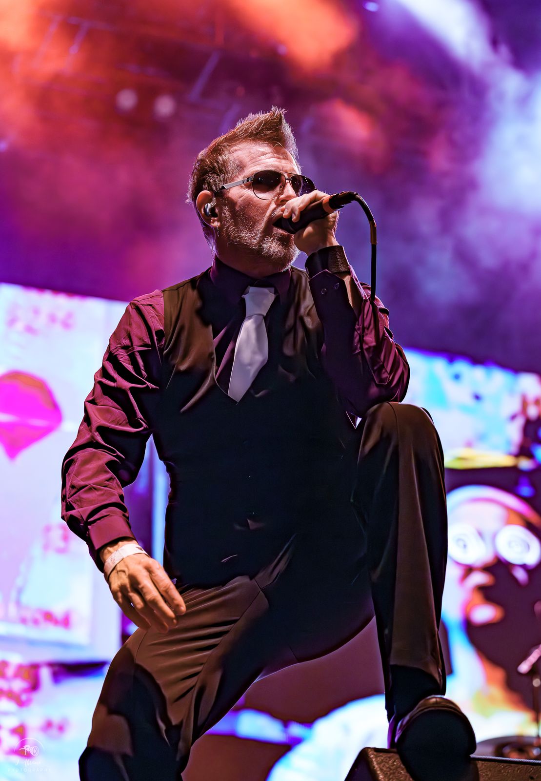 The singer lunging forward with the microphone